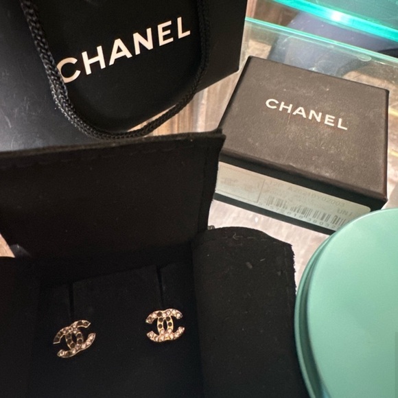 CHANEL CC Logo Boucles Oreille Earrings - Picture 5 of 6